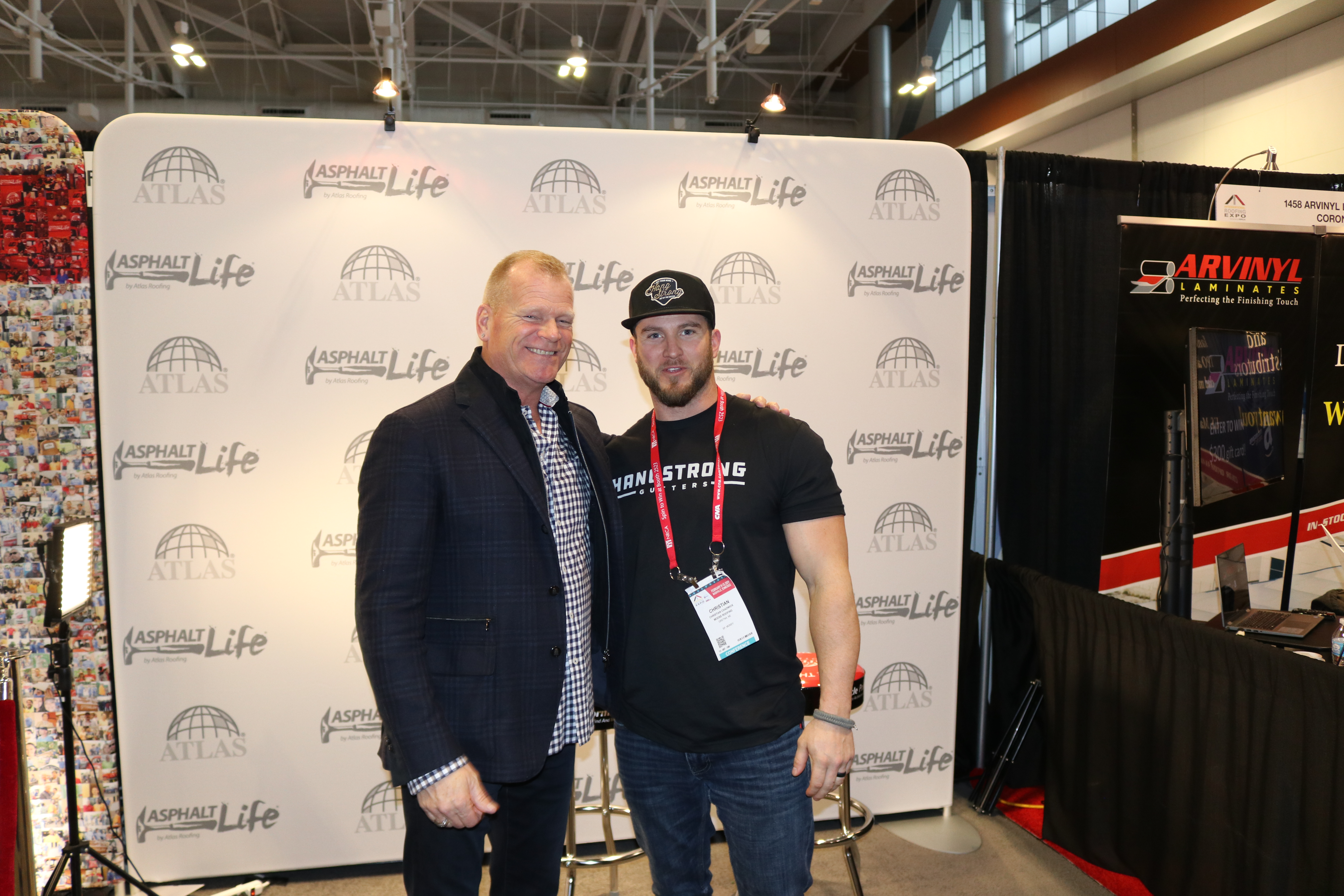 Mike Holmes photo op with IRE attendees